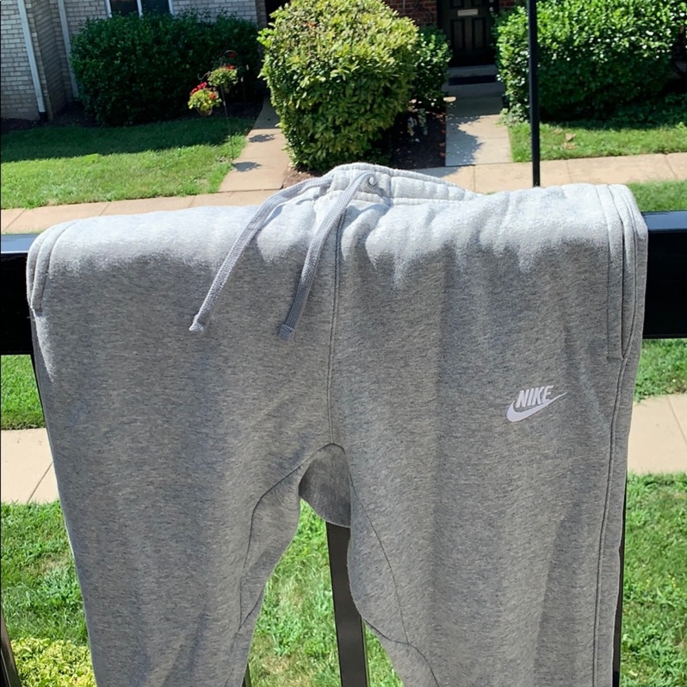 Men Grey Nike sweats 🤩